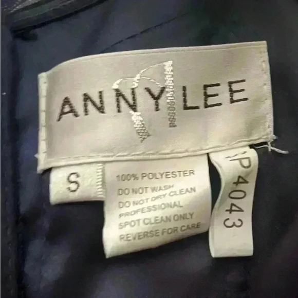 Elegant Navy Blue Gown with Gold Embroidery - Picture 5 of 5